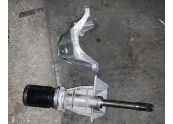 宝马X5 G05前差速器接口 尾灯 水泵 下摆臂 机脚胶