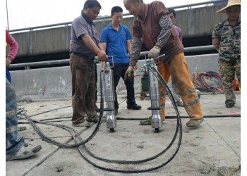 2000混凝土液压破碎钳工作效率