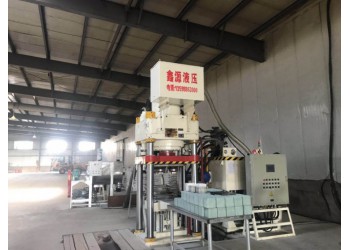 供应全自动舔盐砖压块机 牛羊舔盐砖机 微量元素盐砖机Y