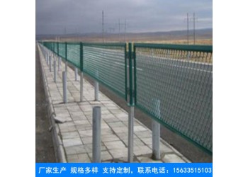 公路道路防眩网是金属筛网中的一个品种，金属网防抛网金属扩张网