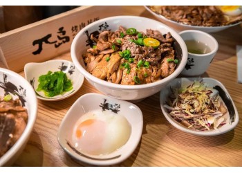 兀岛烤肉拌饭加盟 一人食的实惠简餐