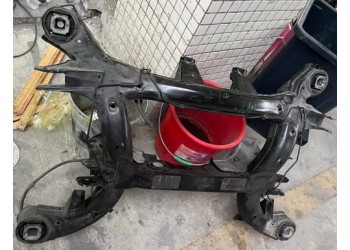 宝马X6后桥 传动轴 下摆臂 半轴 差速器 后托臂 轴承