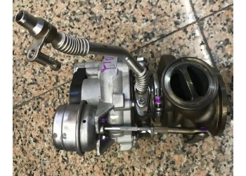 宝马F10右涡轮增压器 油底壳 机油泵 机脚胶