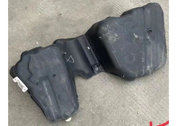 宝马3系 F35油箱 平衡杆 半轴 元宝梁 方向机
