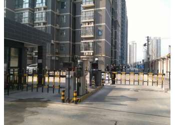 供应西安百成停车场双层栅栏起落杆