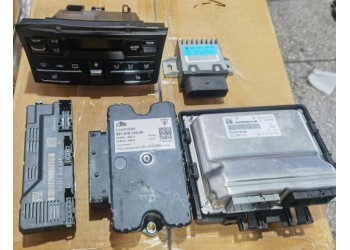 保时捷982电器 空调开关 燃油泵模块 手刹电脑