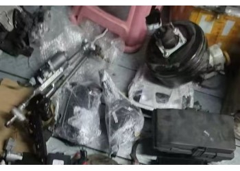 自由光刹车总泵 雨刮连动杆 保险丝盒 安全带