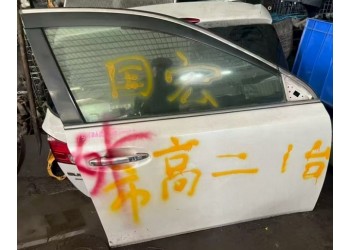 斯巴鲁2015款傲虎右前门 车门玻璃 雨刮水壶