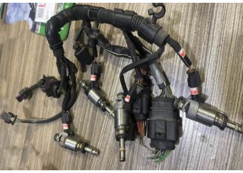 奥迪2.0T高功率喷油嘴 线速 涨紧轮 节气门 油底壳
